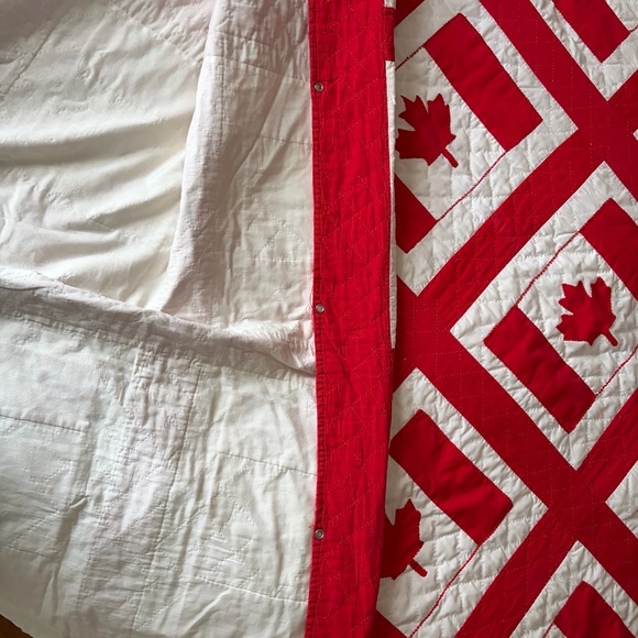 Vintage Red and White Canadian Flag Quilt 🇨🇦 - Picture 9 of 16